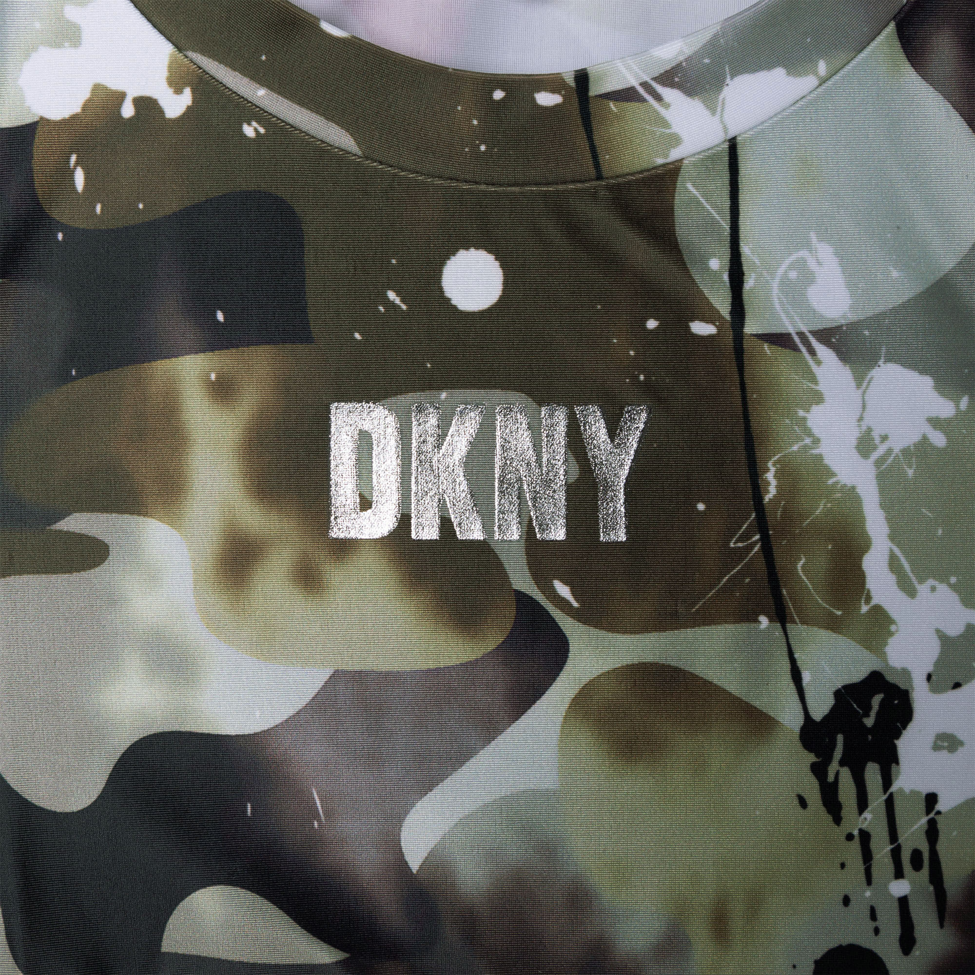Top de camuflaje DKNY para NIÑA