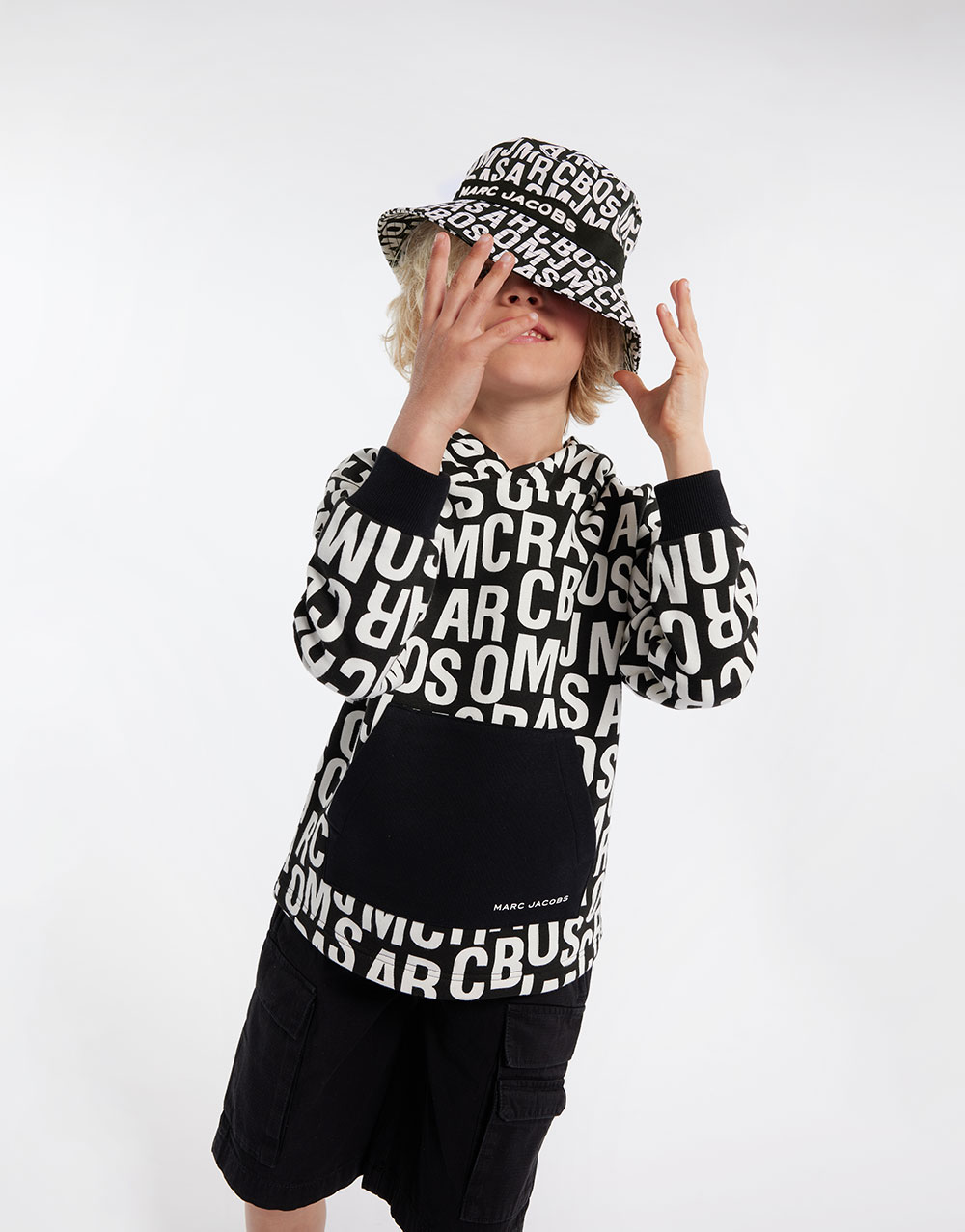 kinderkleding van het luxemerk Marc Jacobs, sweatshirt met bob en logo