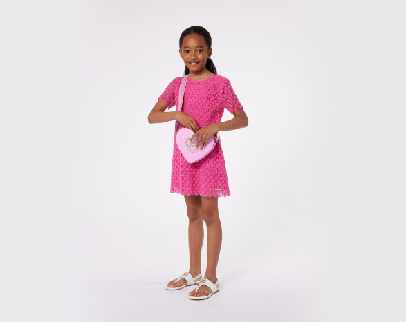 vestido rosa con forma de corazón y bolso para niños Michael Kors