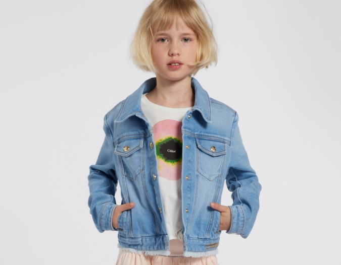 veste en jean et t-shirt pour enfant fille de la marque luxe Chloé