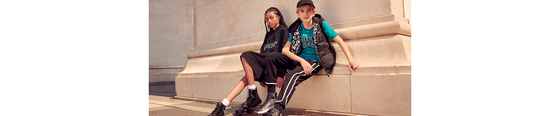 la marque de vêtement pour enfants DKNY sur Kids around