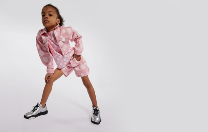 Marc Jacobs roze jas en korte broek voor meisjes