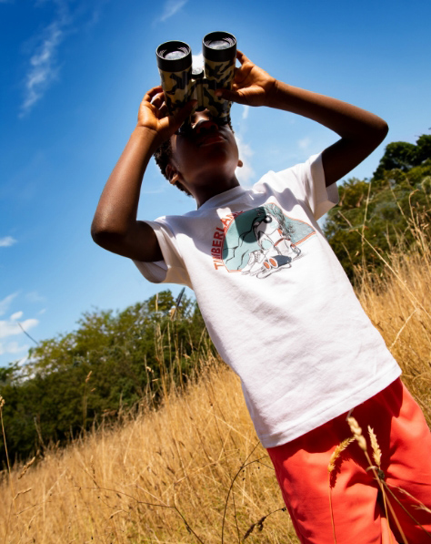 t-shirt und shorts für kinder von der Marke Timberland