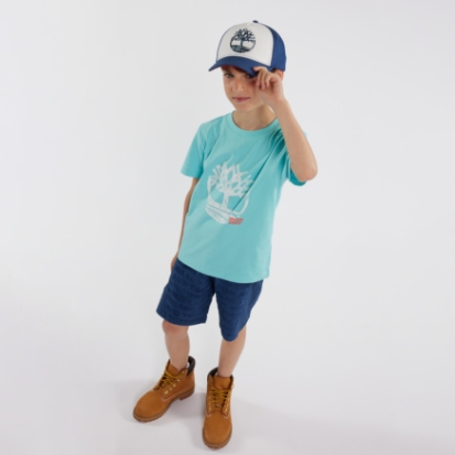 Mütze, T-Shirt und Shorts für Kinder von der Marke Timberland