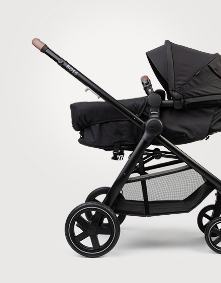 Umwandelbarer Kinderwagen der Marke Hugo Boss für Babys