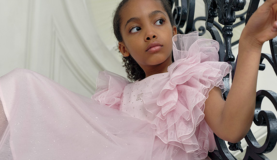 Vêtements pour enfants pour la fashion week de la marque de luxe Givenchy