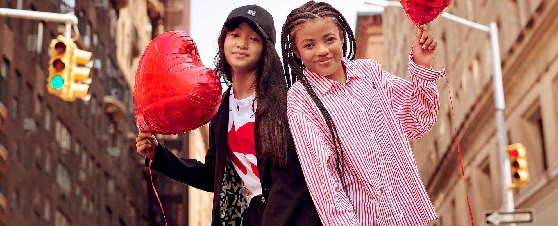 Les vêtements pour enfants de la marque DKNY heart sur Kids around