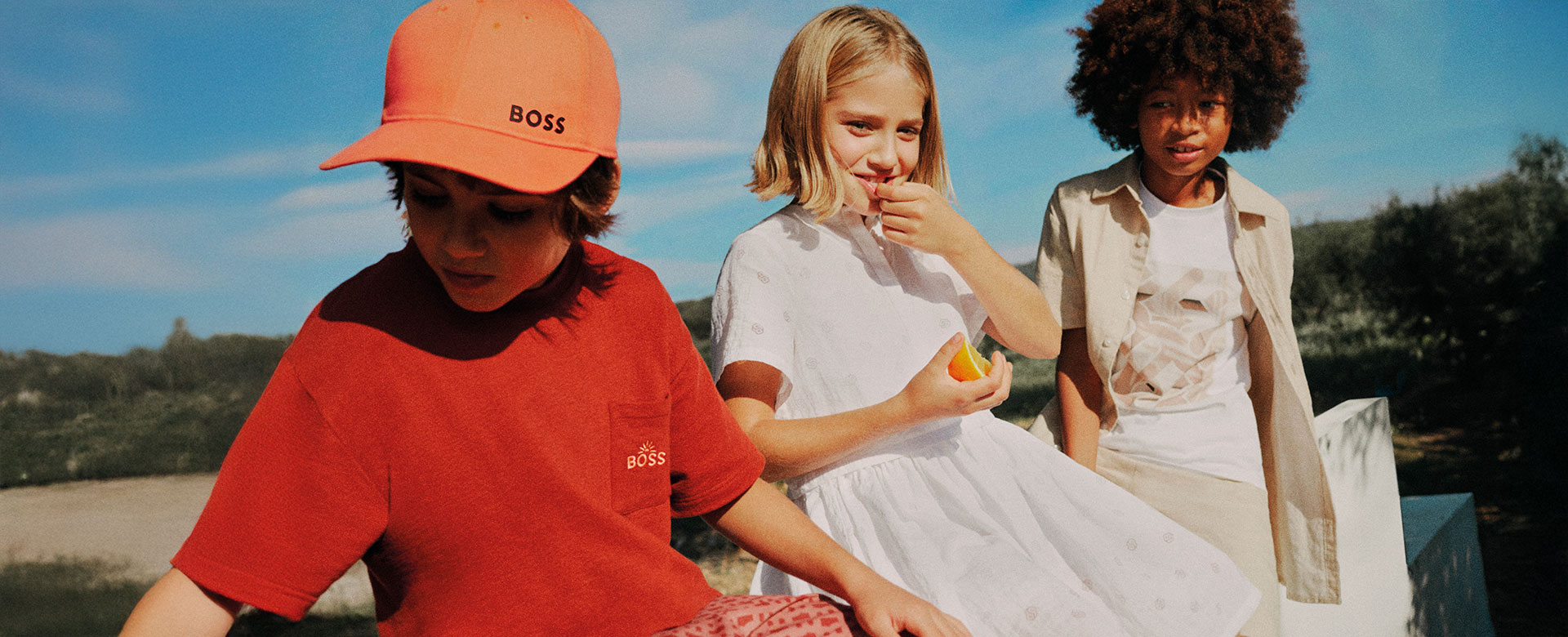 Vêtements pour enfants de la marque premium BOSS sur Kids around