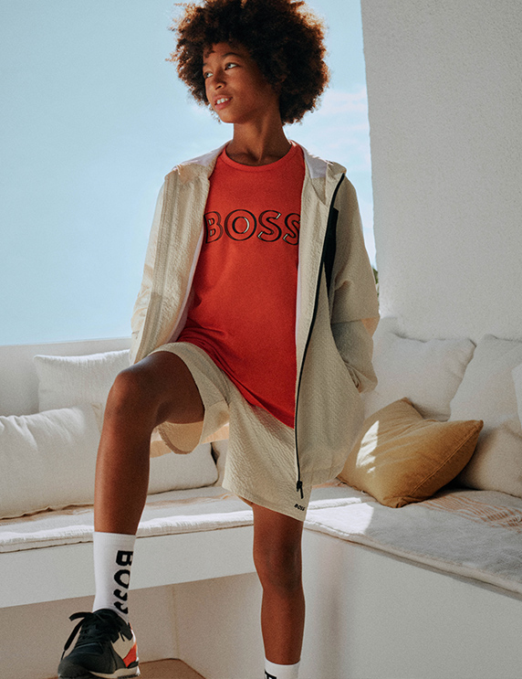 Vêtements pour enfants de la marque premium BOSS sur Kids around