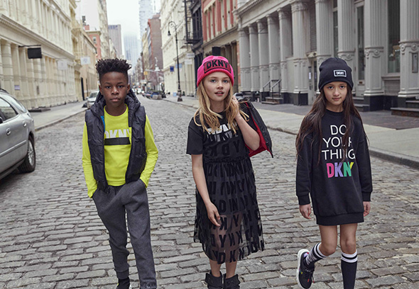 Sportswear-Look für Kinder Mädchen und Jungen von der Marke DKNY