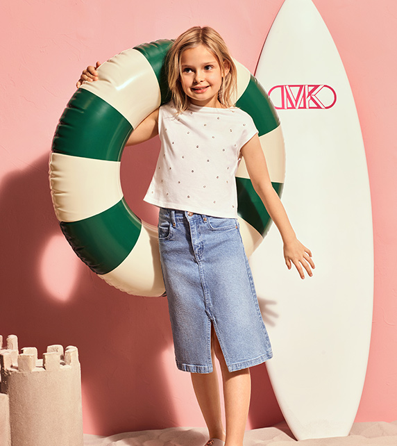 falda vaquera camiseta de primavera-verano de la marca Michael Kors para niña