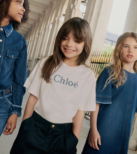 Herbst-Winter 2024 Kollektion der Luxusmarke Chloé: Denim-Kleid und -Jacke