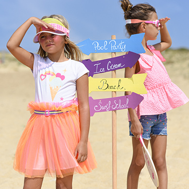 abbigliamento per bambini colorato per l'estate